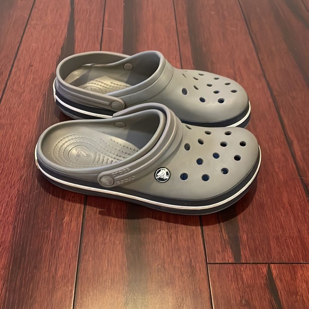 COPY - Kids crocs size 5